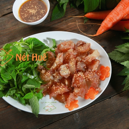 Gân bò chấm mắm nêm 
